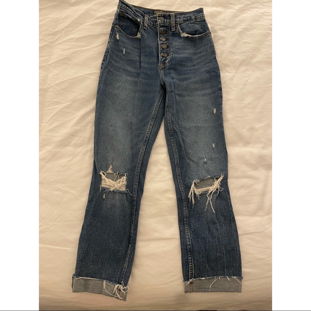 Abercrombie Ultra High Rise Mom Jean 24/00